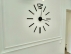 Настенные часы Design Big Black - Срочно. На белой стене. стильные, модные и эксклюзивные. Новинка. Дорогие, точные, круглые и современные.